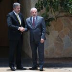 Presidente da Câmara dos Deputados, Arthur Lira. recebe o presidente eleito Luiz Inácio Lula da Silva.